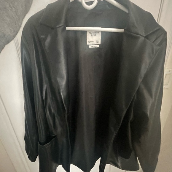 ABERCROMBIE VEGAN LEATHER BLAZER - Picture 3 of 3